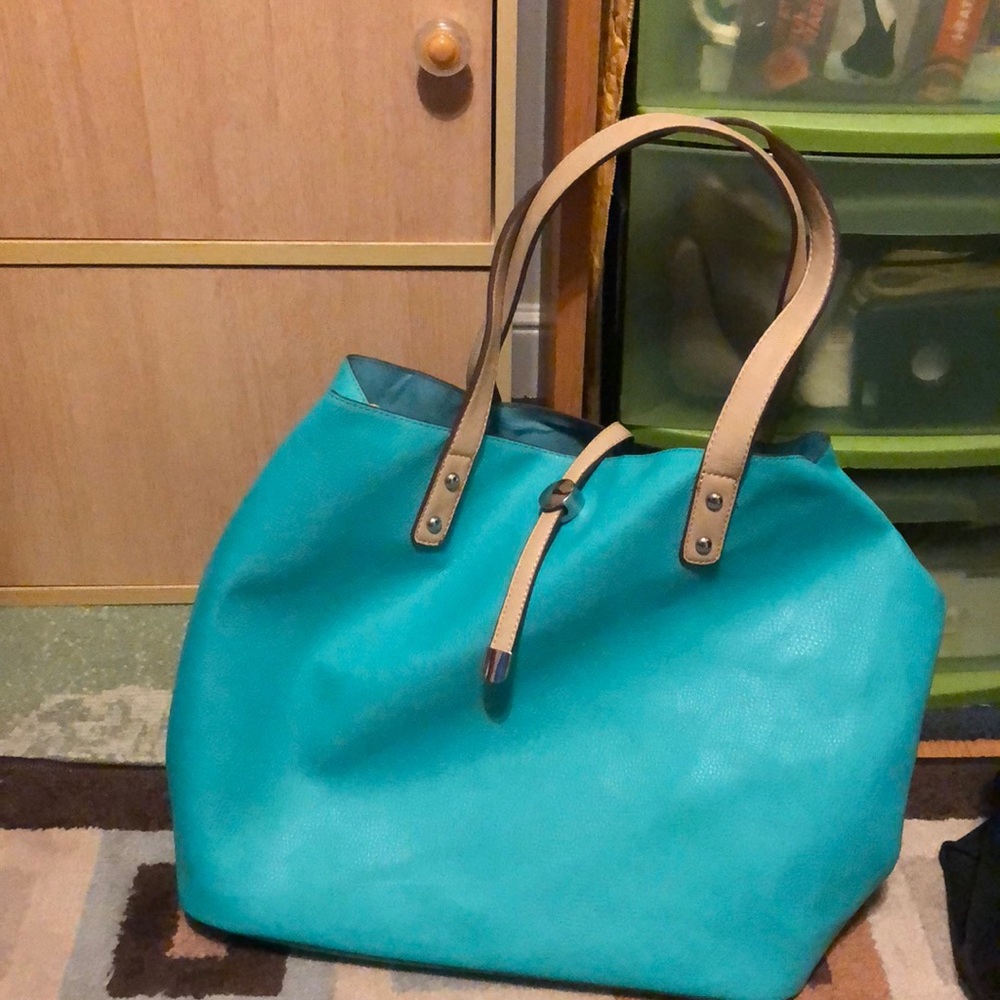 Teal shoulder bag with detachable clutch inside